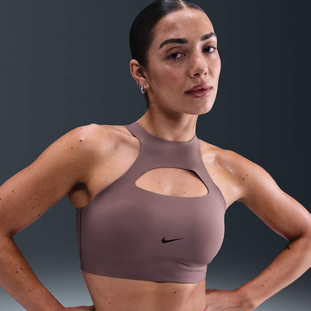Nike Universa
