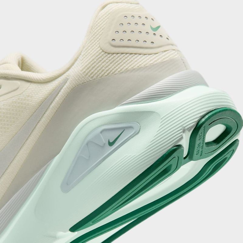 Nike Structure 26-1777997618231