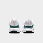 Nike Structure 26-1777999558401