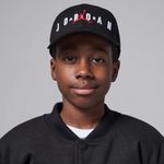 Gorra-con-estructura-y-correa-trasera-para-niños-talla-grande
