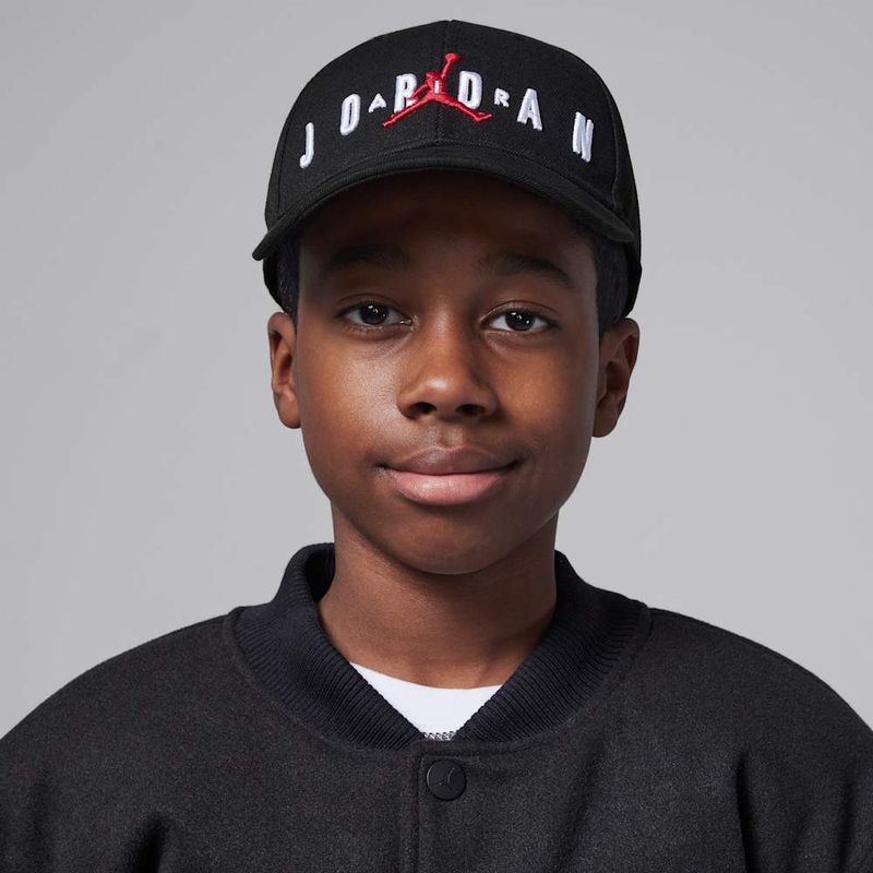 Gorra-con-estructura-y-correa-trasera-para-niños-talla-grande