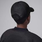 Gorra-con-estructura-y-correa-trasera-para-niños-talla-grande