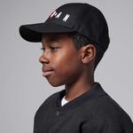 Gorra-con-estructura-y-correa-trasera-para-niños-talla-grande