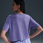 camiseta-cropped-con-logotipo-para-mujer