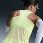 camiseta-de-tirantes-de-correr-dri-fit-para-mujer