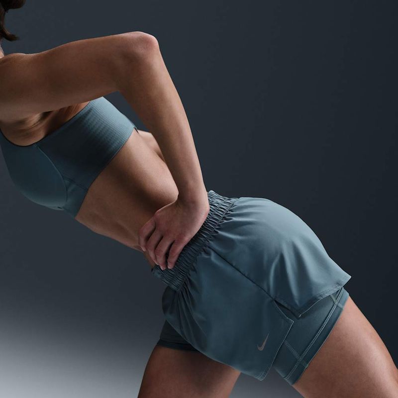 shorts-dri-fit-2-en-1-de-tiro-medio-de-8-cm-para-mujer