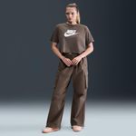 camiseta-cropped-con-logotipo-para-mujer