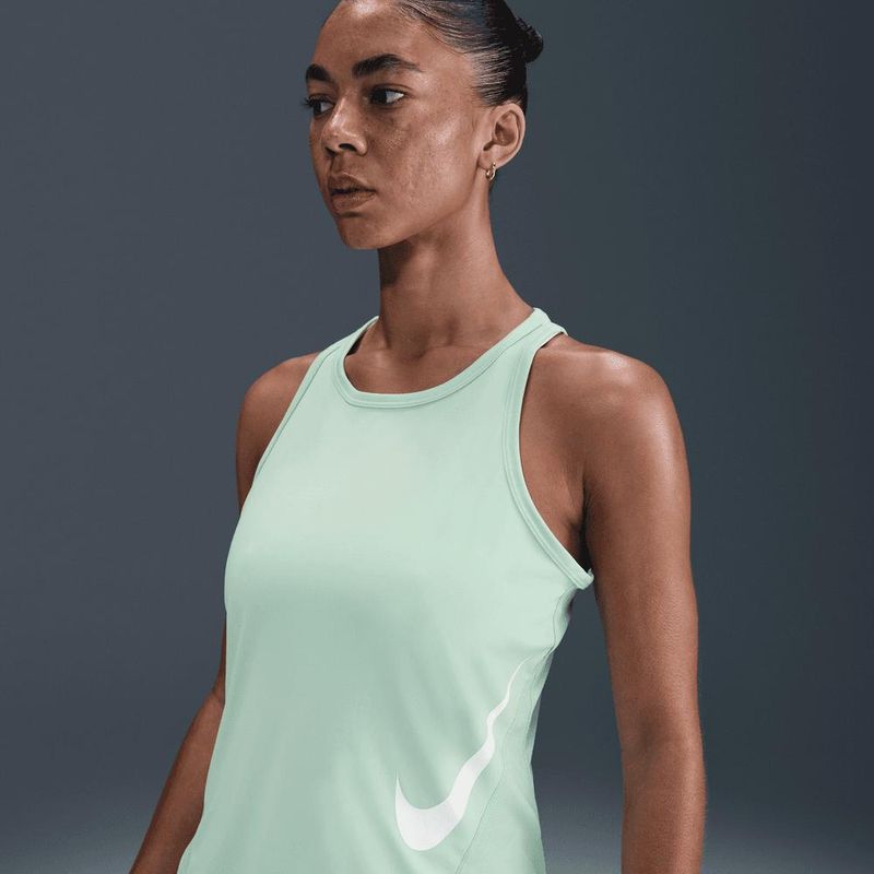 nike-tempo-swoosh-run