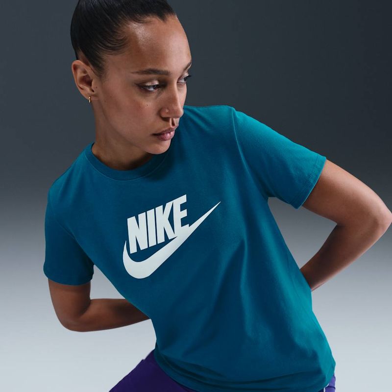 camiseta-con-logotipo-para-mujer