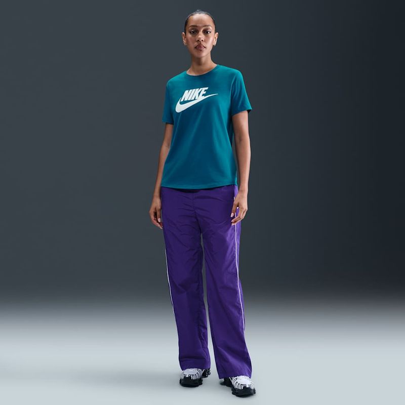 camiseta-con-logotipo-para-mujer