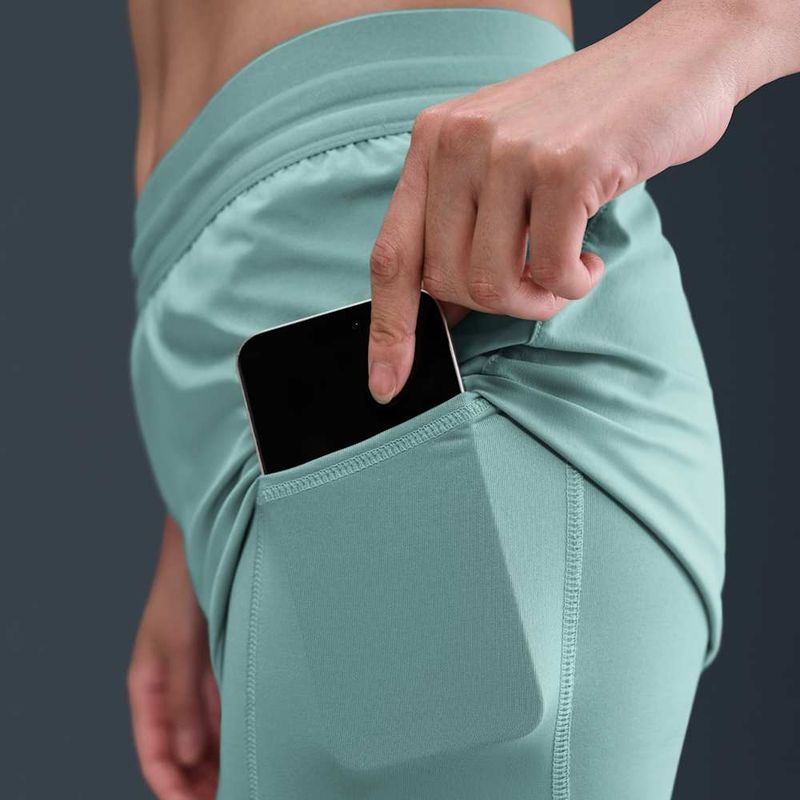 shorts-de-correr-dri-fit-de-tiro-medio-2-en-1-para-mujer
