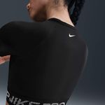 camiseta-de-manga-corta-dri-fit-con-grafico-cropped-para-mujer