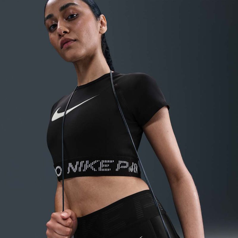 camiseta-de-manga-corta-dri-fit-con-grafico-cropped-para-mujer